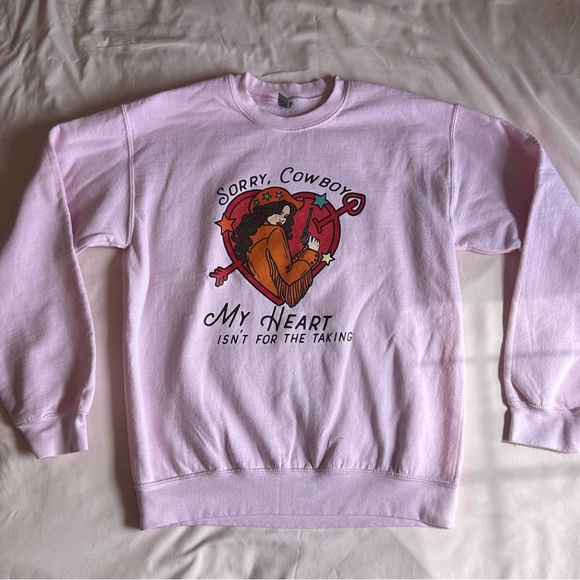 Gildan Tops - Pink Western Valentine’s Day Crewneck Sweatshirt - Size Medium